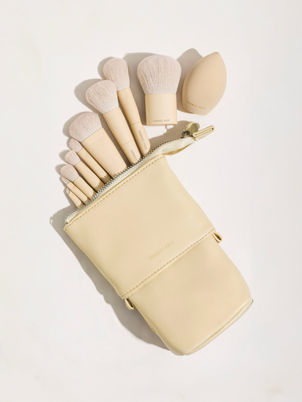 Extendable Brush Bag in Pastillas